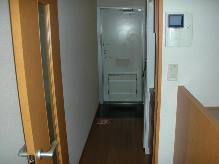 レオパレスフィオーレの玄関