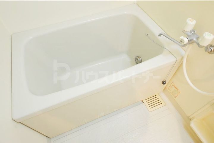 プワソンルージュの風呂