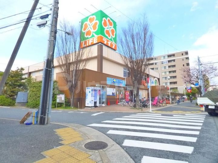 プワソンルージュの周辺
