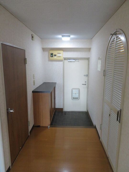 静岡県三島市徳倉4(マンション)の賃貸物件の玄関