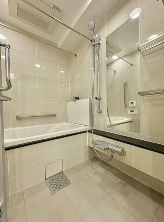 赤羽橋駅徒歩8分 高級分譲 ペット可 角部屋 築浅 1LDKの風呂