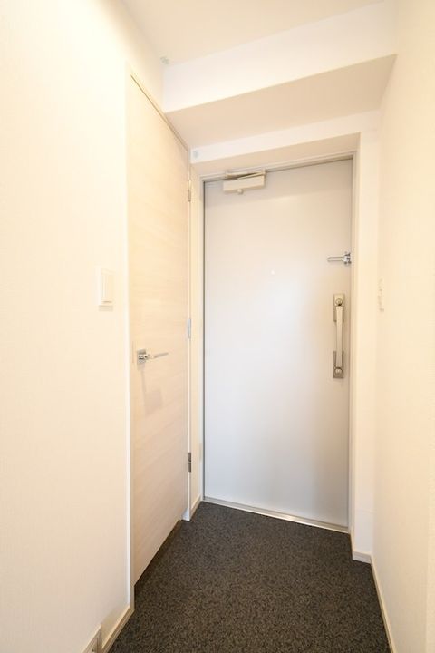 ジェノヴィア谷塚の玄関