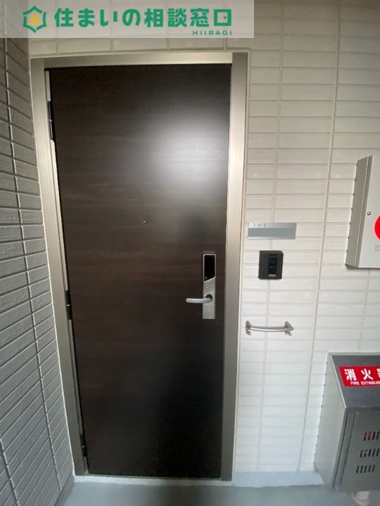 愛知県岡崎市赤渋町字袖広(アパート)の賃貸物件の玄関