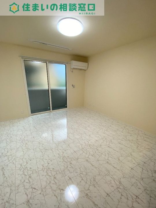 愛知県岡崎市赤渋町字袖広(アパート)の賃貸物件の居間