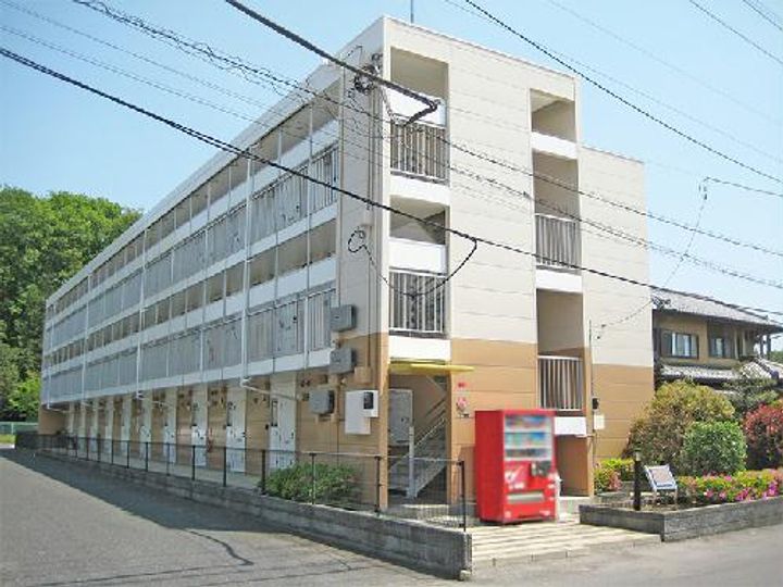 レオパレスグリーンリーフの外観