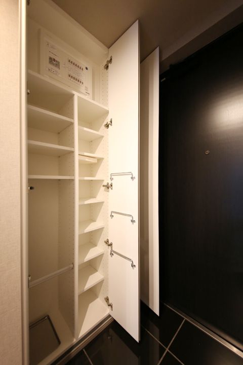プライムメゾン目黒の玄関
