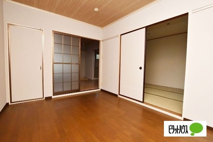鼻高フラットの内装