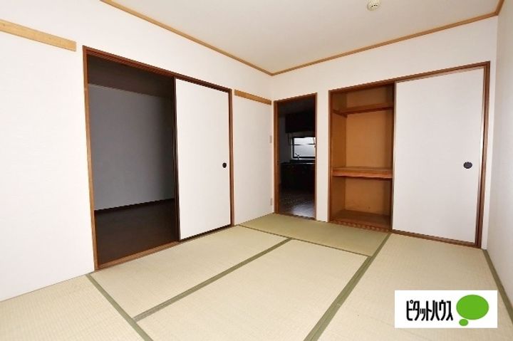 鼻高フラットの内装