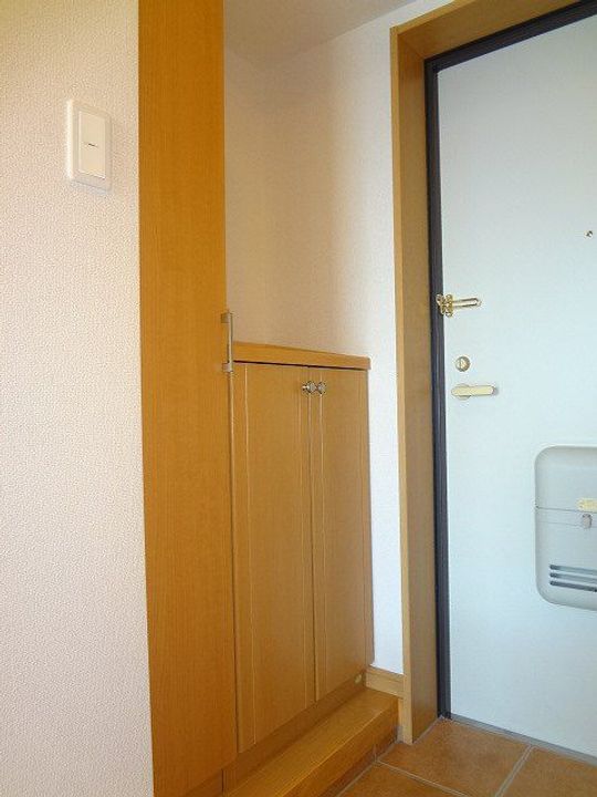 アクアル-チェの玄関