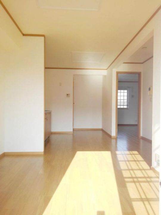 エレガント ガーデン Bの居間