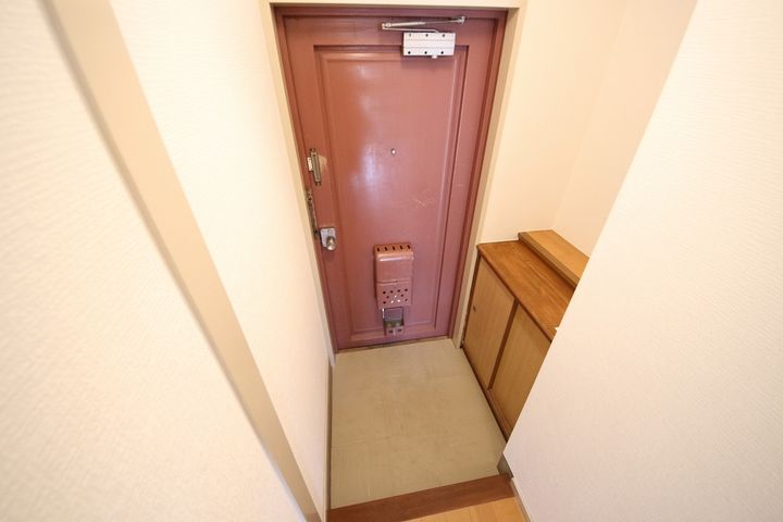 新町ハイツの玄関