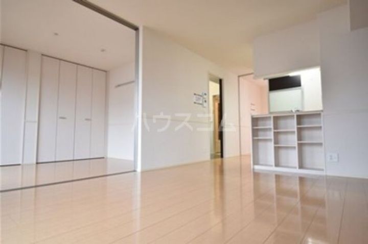 ザ・パーシモンBの居間