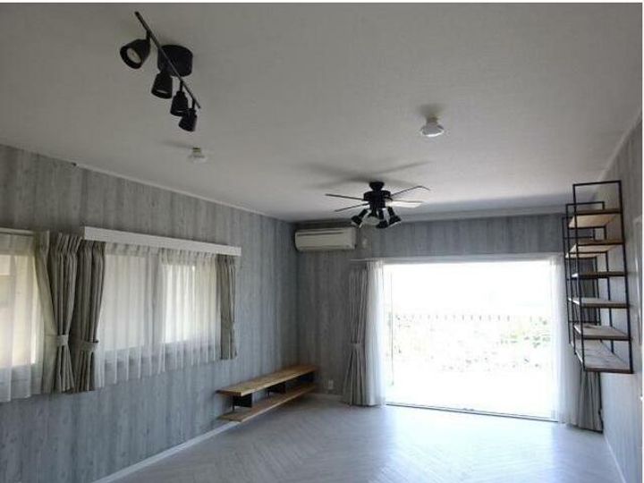 アウトドアヒルズ南平の居間