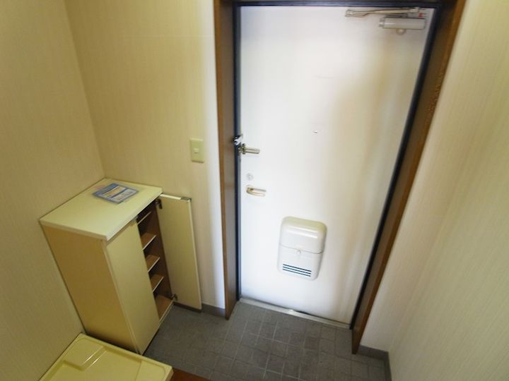 ヤマユウ第4ビルの玄関