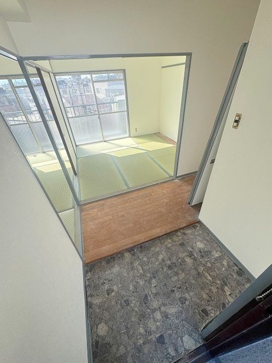 大阪府大阪市平野区平野本町5(マンション)の賃貸物件の玄関