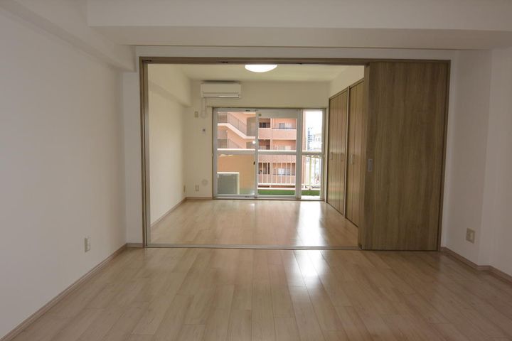 朝日プラザ北一番丁の居間