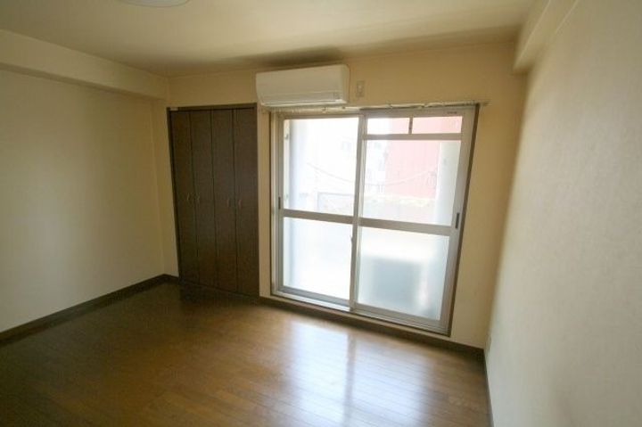 ペルソナ1の内装