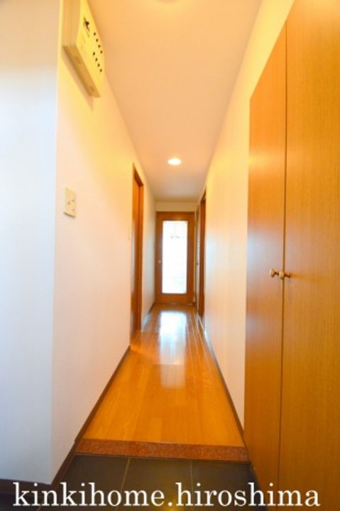 広島県廿日市市串戸2(マンション)の賃貸物件の玄関