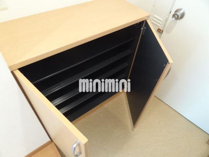 目白台ハウスの玄関