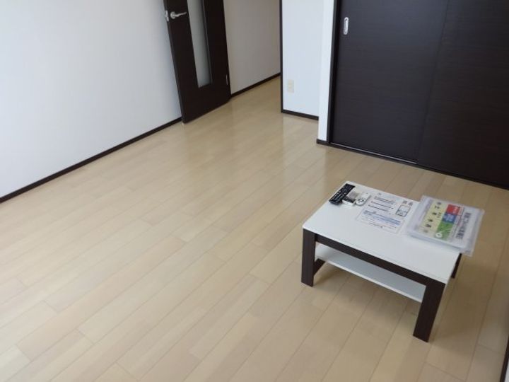 沖縄県名護市字豊原(アパート)の賃貸物件の居間