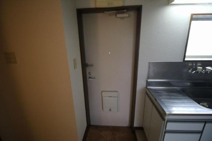 サンハイツ鷲巣の玄関