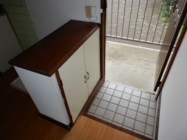 タカハシコーポB棟の玄関