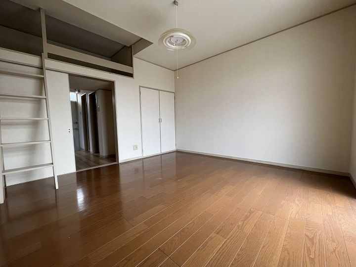 桜ハイツの居間