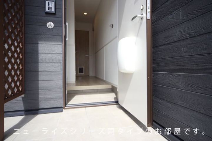 大阪府泉南市男里5(アパート)の賃貸物件の玄関