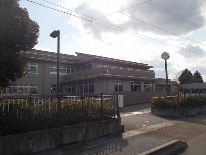 インフィニティーCの周辺