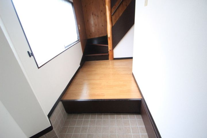 広島県広島市安佐南区緑井3(一戸建)の賃貸物件の玄関