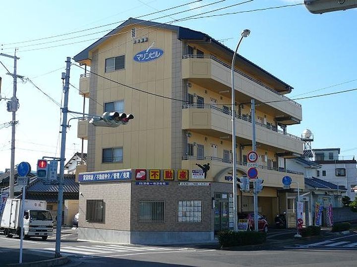 マリンビルの外観