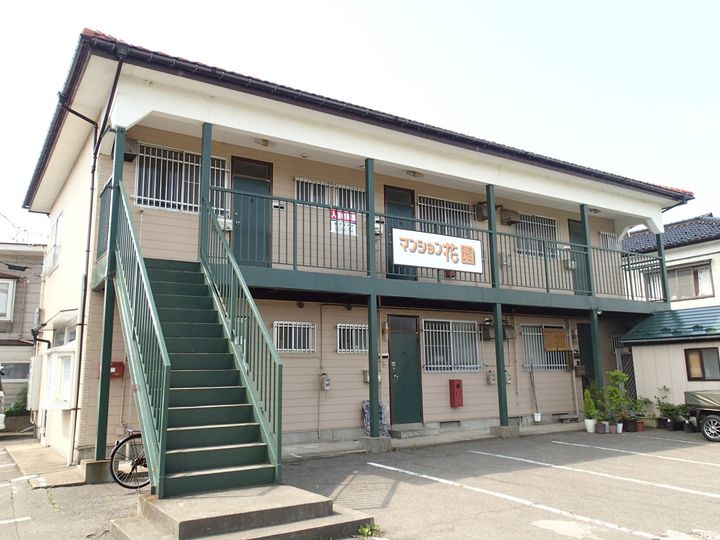 マンション花園の外観