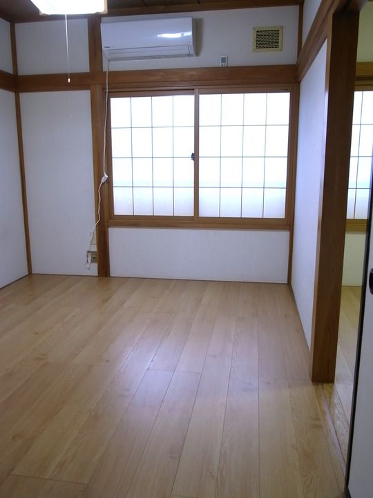 マンション花園の居間