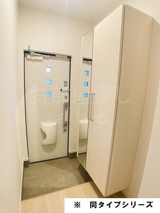 神奈川県南足柄市壗下(アパート)の賃貸物件の玄関