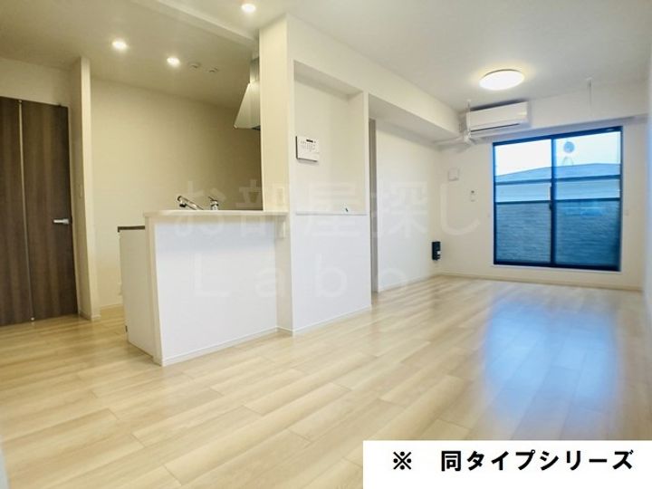 神奈川県南足柄市壗下(アパート)の賃貸物件の居間