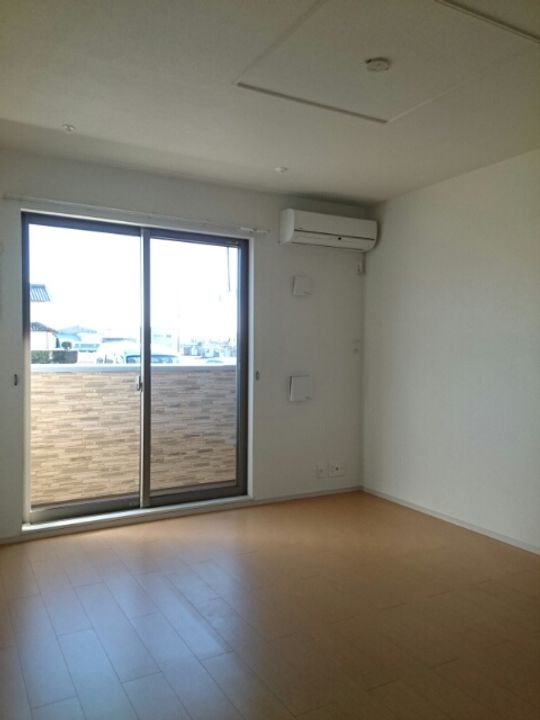 静岡県浜松市中央区根洗町(アパート)の賃貸物件の居間