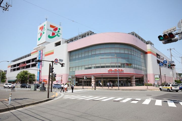 クラーロ・カーサの周辺