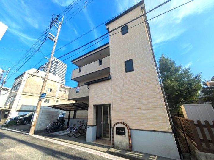 フレンテ カルポートの外観