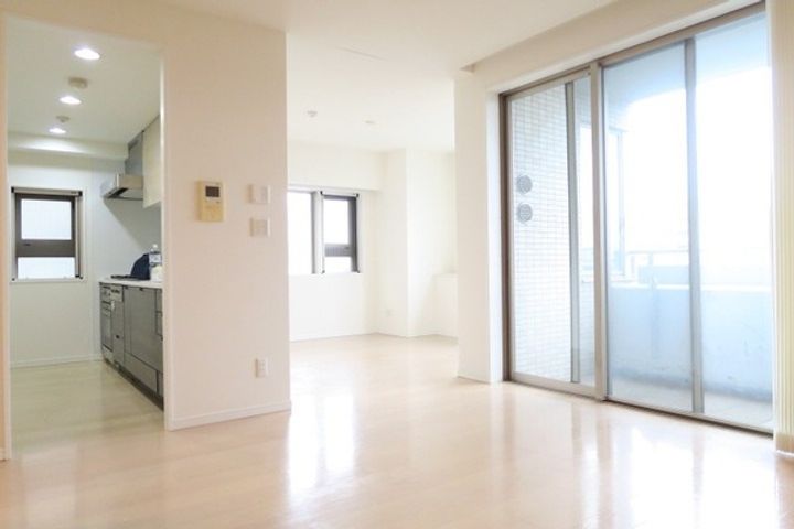 グレンパーク駒場 WEST棟の居間