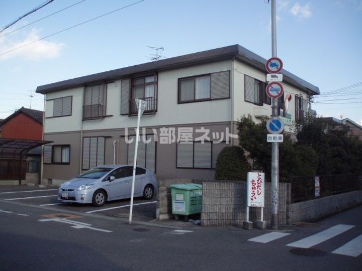 ロイヤルもずA棟の外観