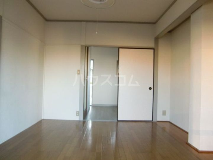 市村マンションの居間