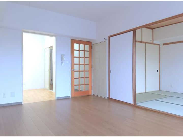 フレール助松101号棟の居間