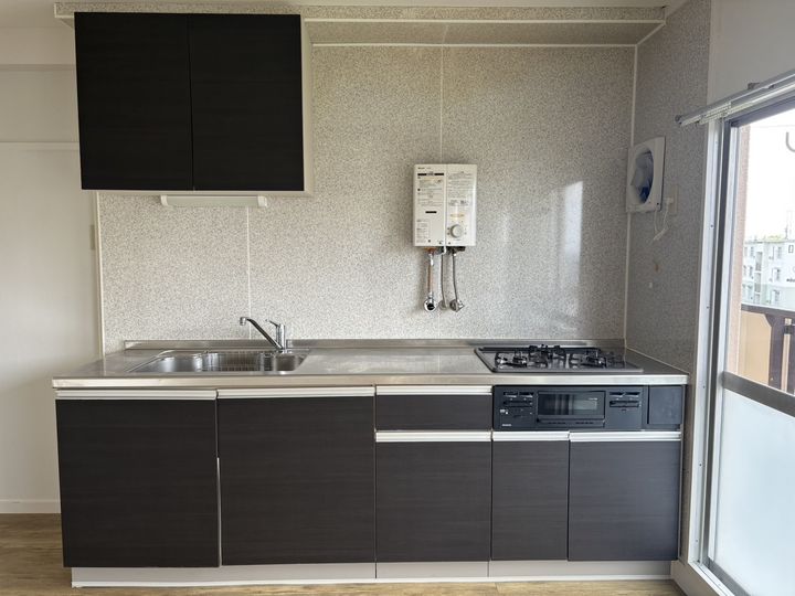 男山第4住宅311棟402号室のキッチン