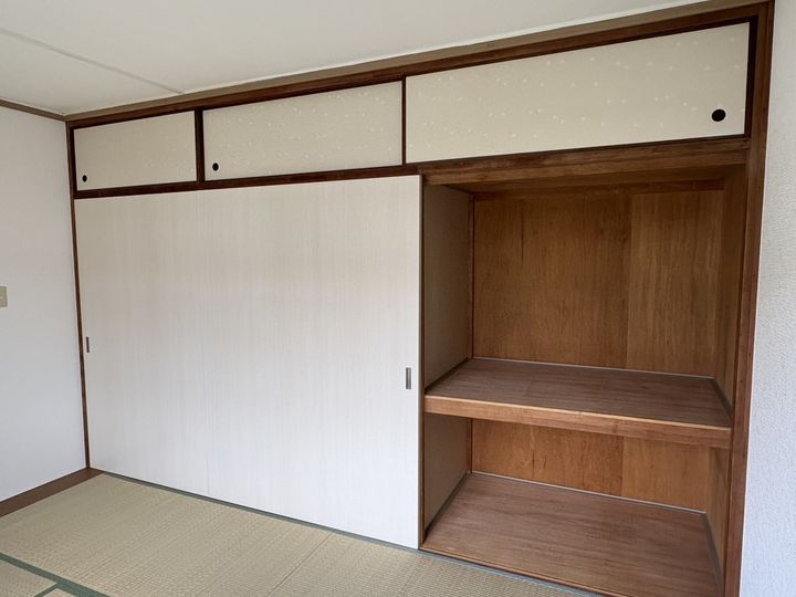 男山第4住宅311棟402号室の内装