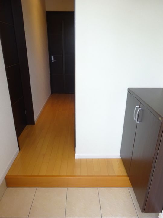 エレガンス利平治Bの玄関