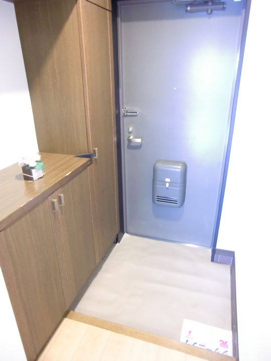 グランデ富沢の玄関
