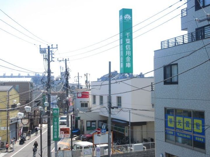 クロシェット Bの周辺