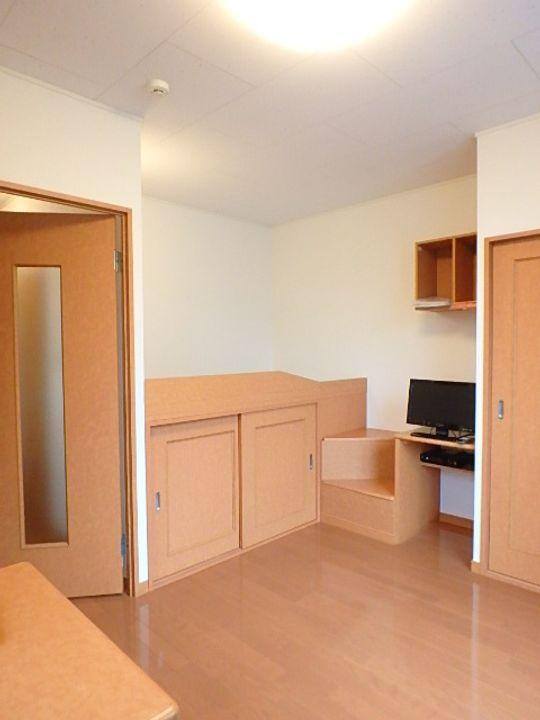 レオパレスサンジュリアン高ヶ坂の居間