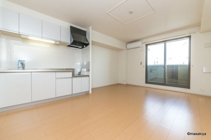 クレセント VIIの居間