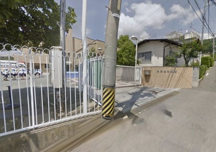 クレセント VIIの周辺